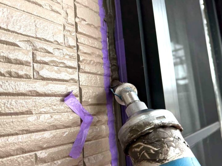 サッシ廻りシーリング (材料充填)