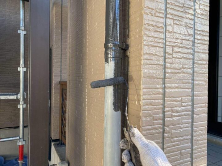 竪樋 上塗り1回目