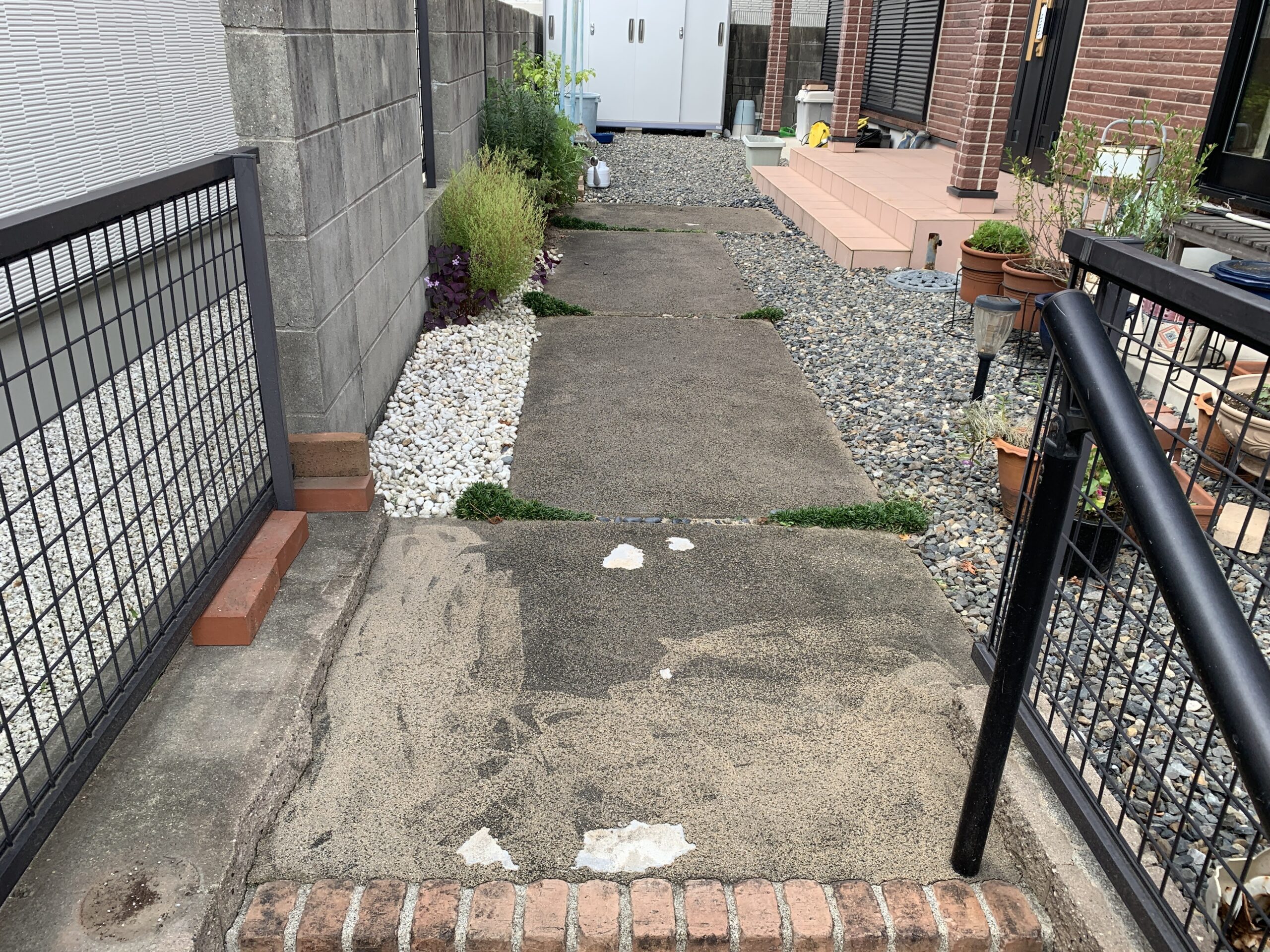 玄関アプローチの剥がれを修理するには