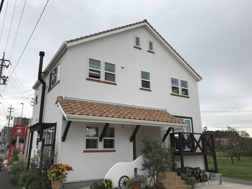 大府市での外壁塗装の色選びや助成金の様子です。