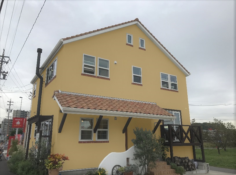 大府市での外壁塗装の色選びや助成金の様子です。