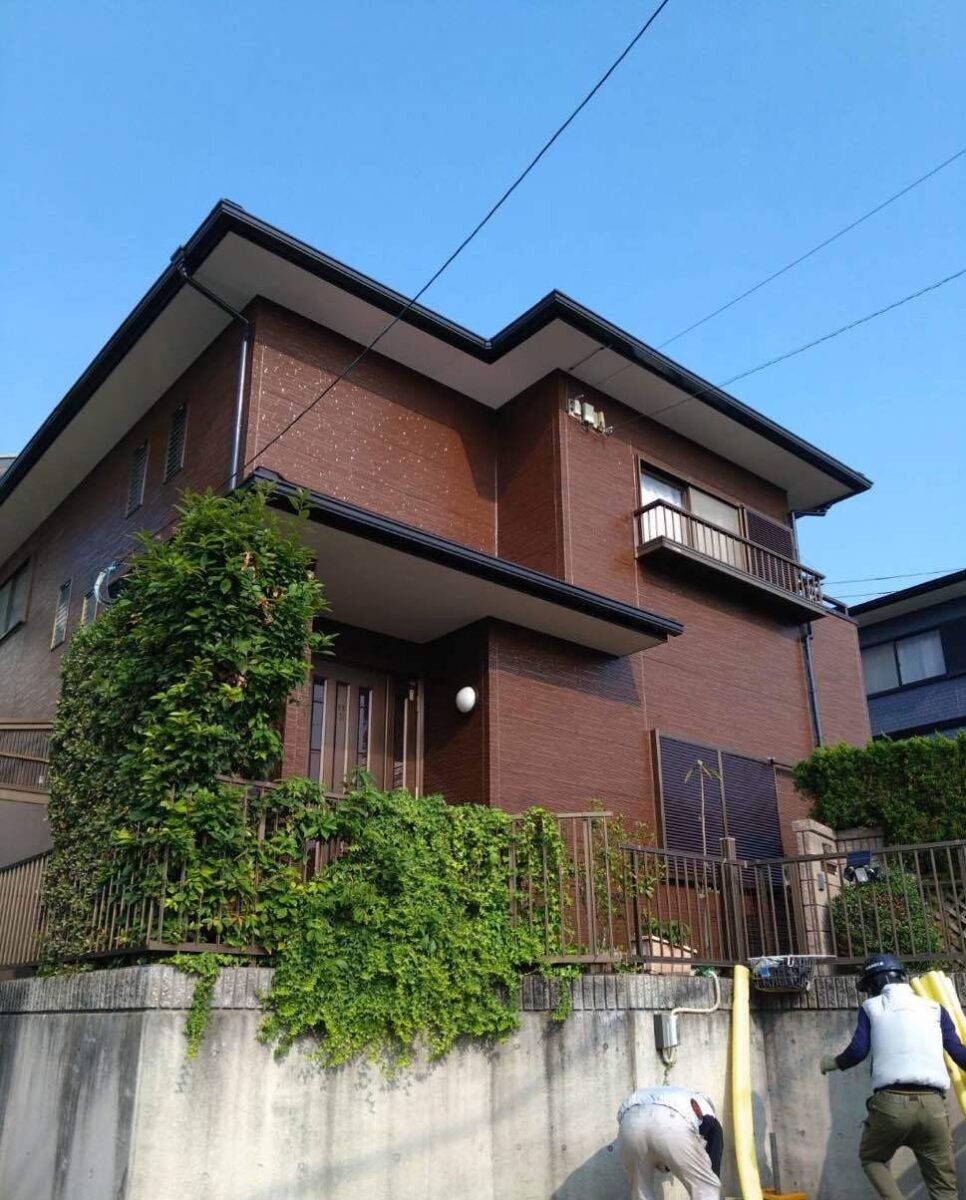 落ち着きのあるブラウンで上品に