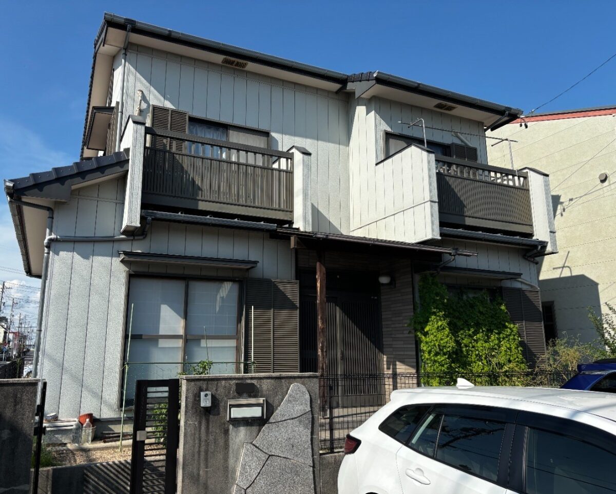 グレーで洗練された和の外観