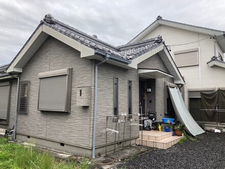 深みのあるグレーで、上質な外観へ