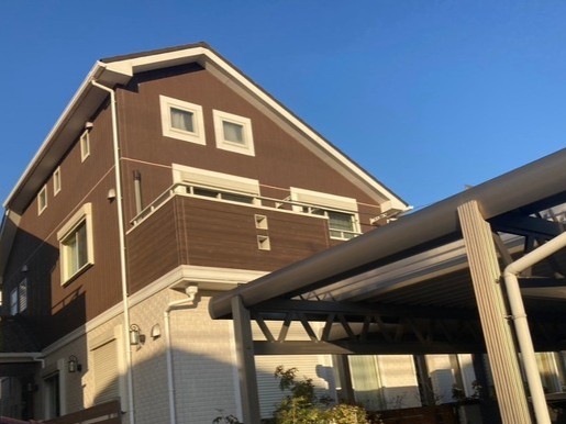 濃淡のコントラストが映える、気品あふれるモダン邸宅への再生。