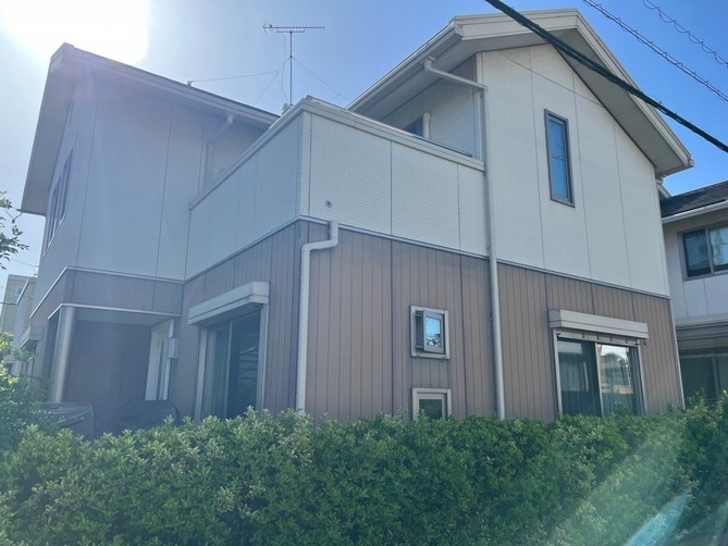 「色彩のコントラストで魅せる、新築以上の重厚感と輝きを。」