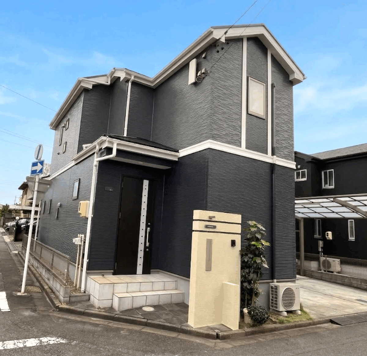 街並みに映える、シックで洗練された大人の外壁リフォーム