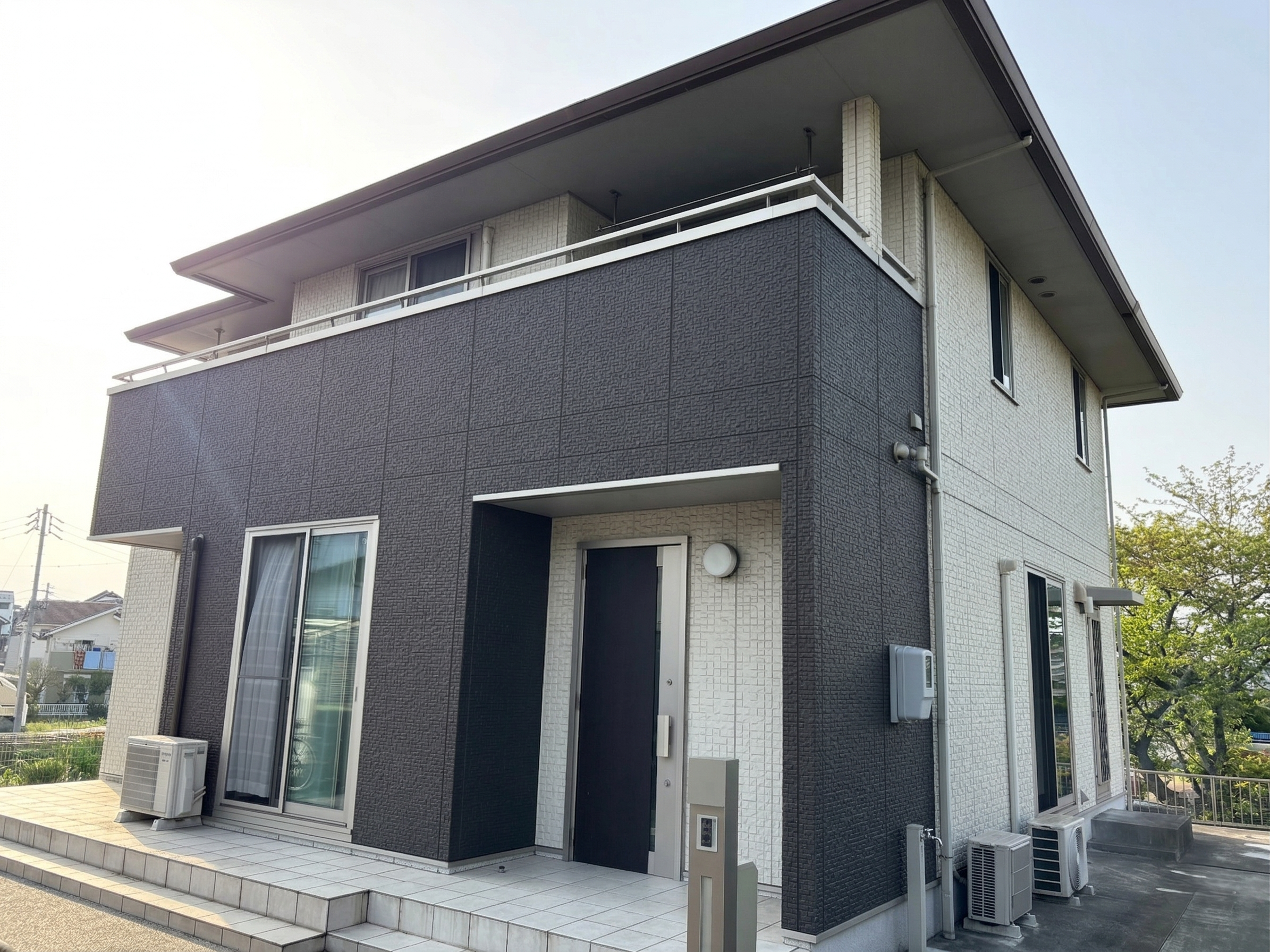 洗練されたダークトーンで、住まいに新築以上の重厚感と気品を