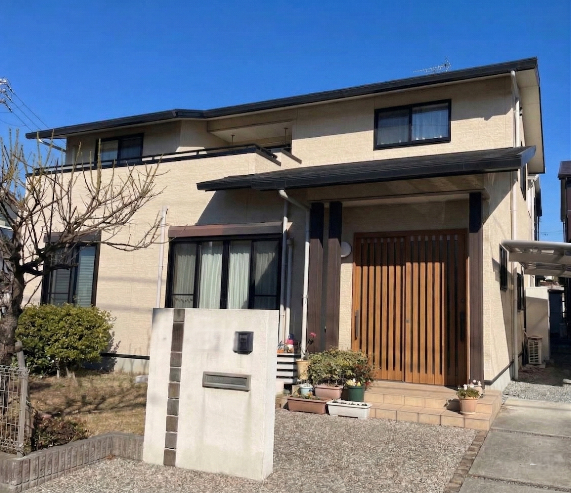 新築時の輝きを凌駕する、グレージュが彩る洗練の佇まい