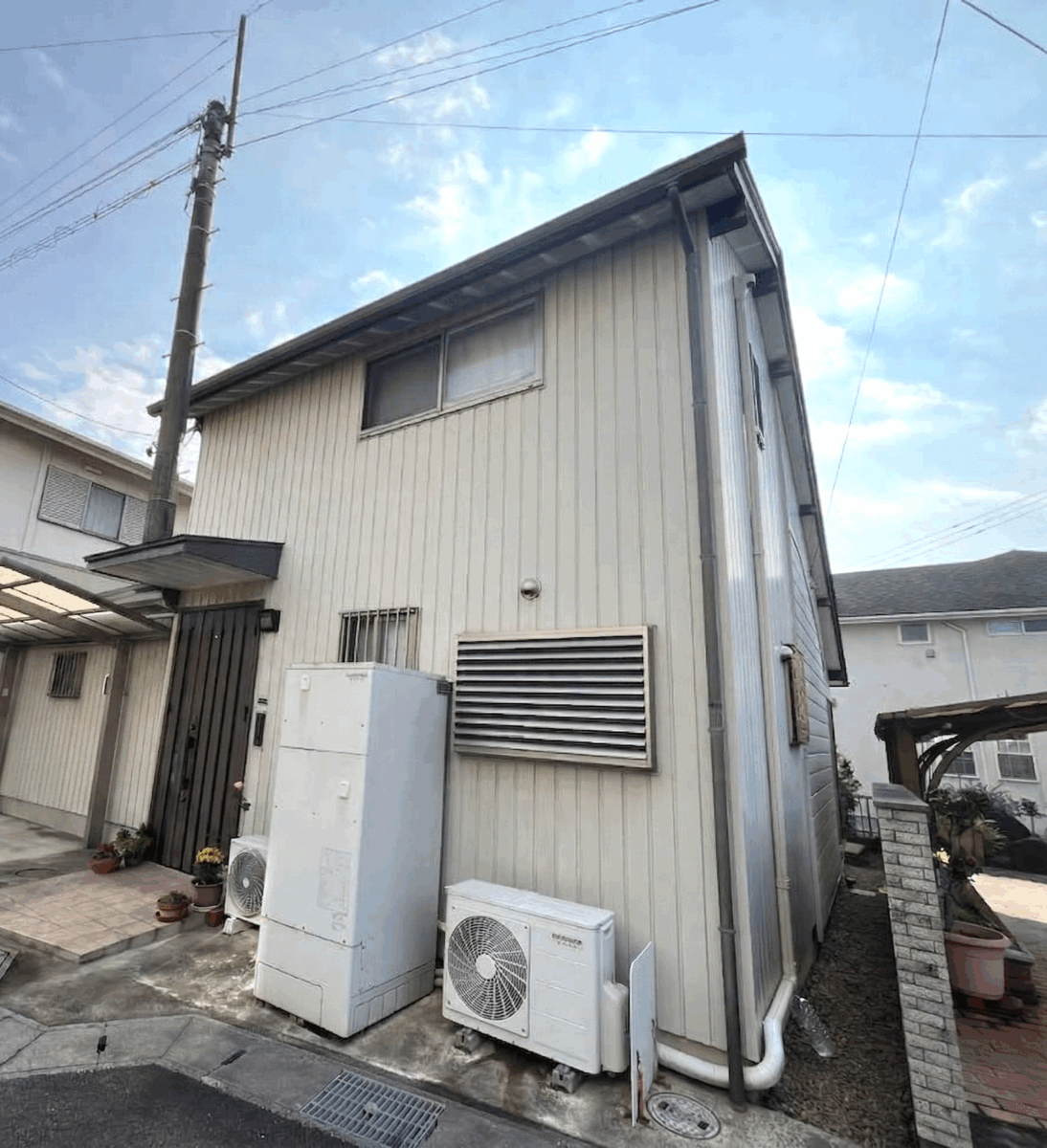 色褪せから気品漂う住まいへ。ブルーグレーが彩る洗練された外観再生