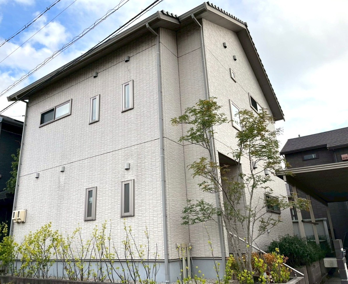 新築時の感動がよみがえる！光を纏う純白の外観リフレッシュ