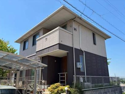 「コントラストが映える、新築時以上の気品を纏ったモダンな邸宅へ」