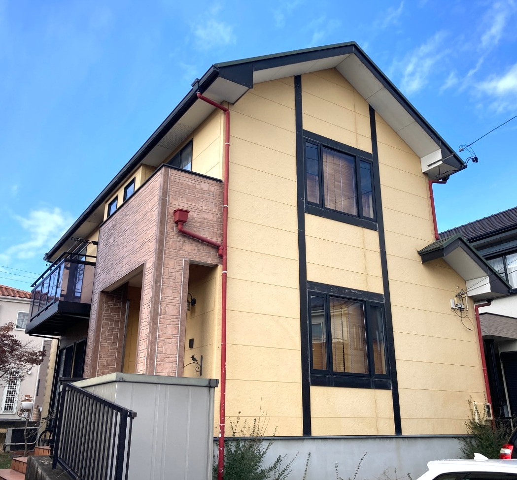 温かみのあるクリームから、都会的で洗練されたモダンな住まいへ