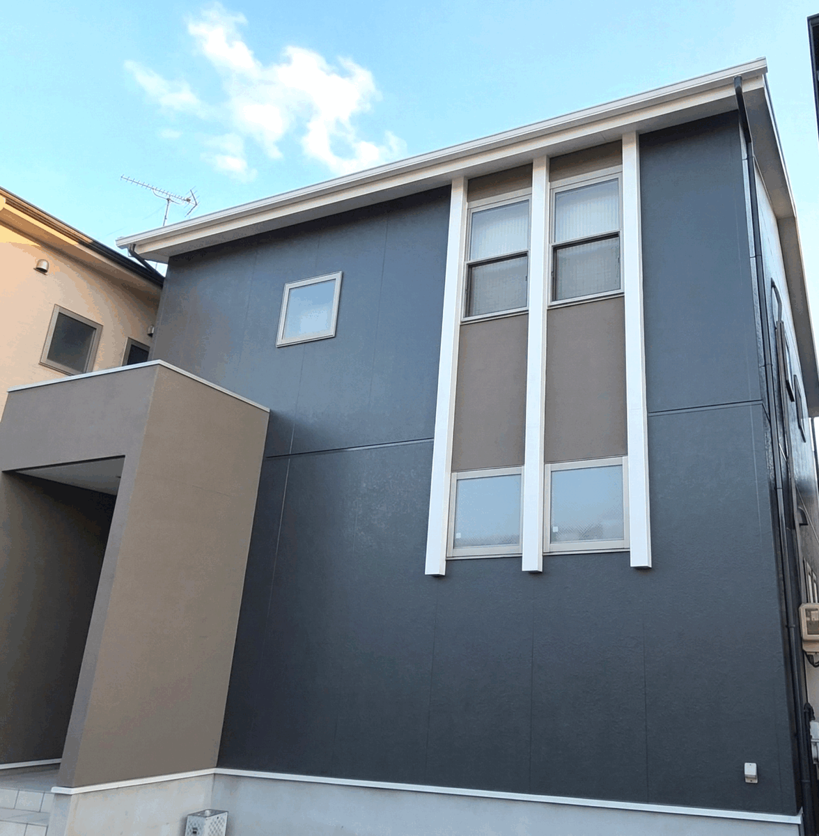 建物の造形美を際立たせる、モダンな配色への一新