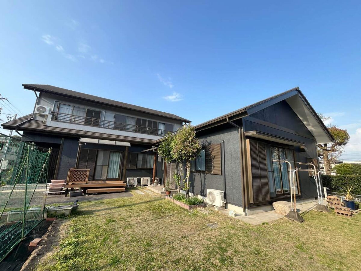 重厚感あふれるダークトーンで、住まいの品格を再定義する塗り替え