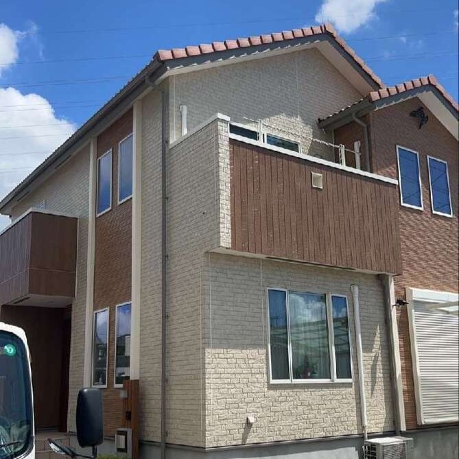 「今の美しさをそのままに。素材を活かすクリヤー塗装。」