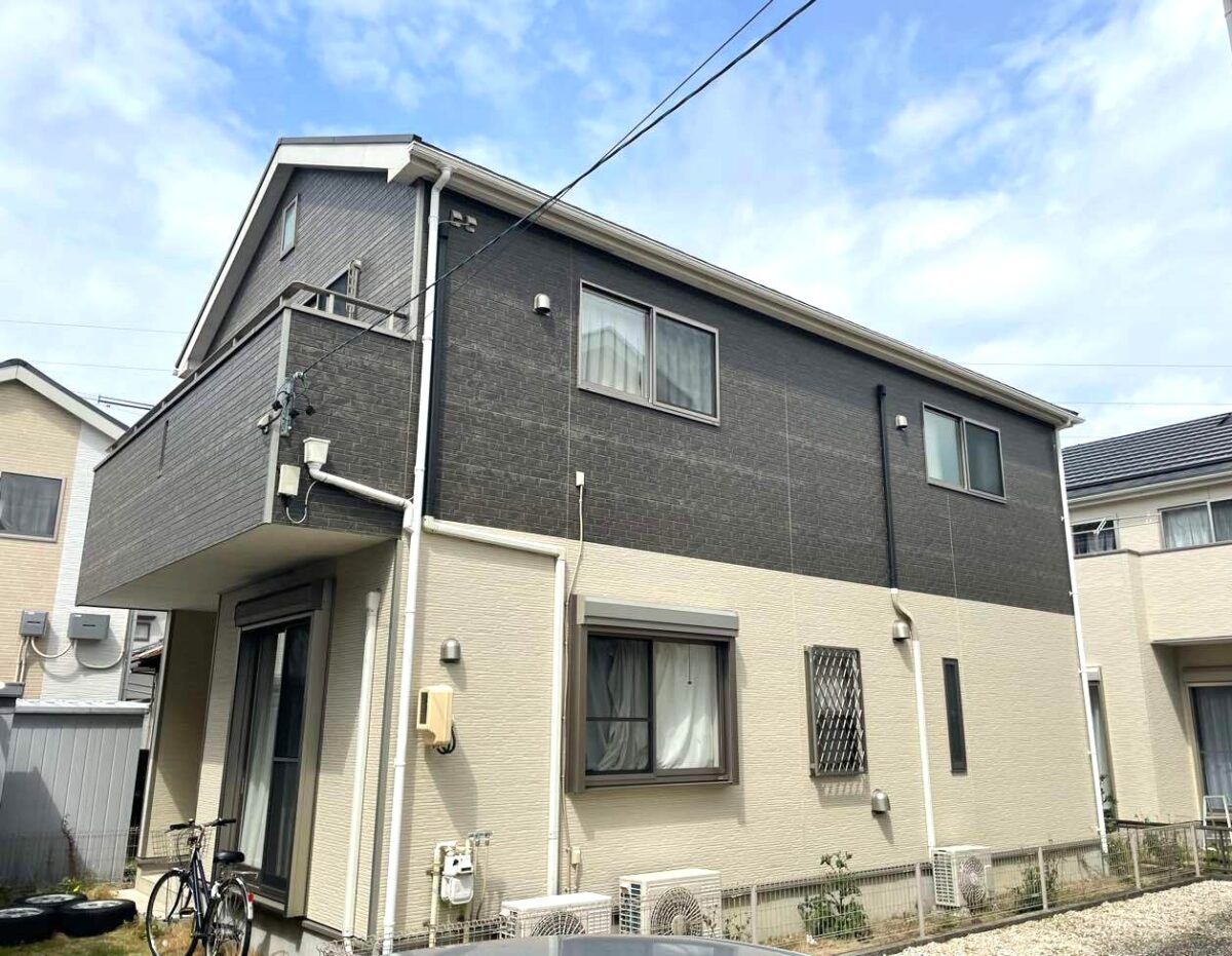 濃淡が魅せる新時代の美。重厚感と清潔感を両立したスタイリッシュ・モダンな装い