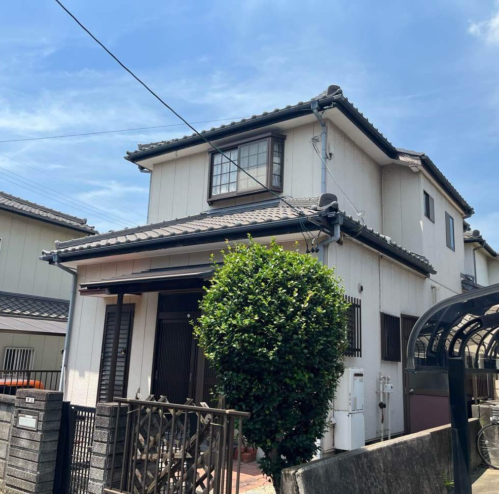色褪せを脱ぎ捨て、新築時の輝きと洗練されたカラーで蘇る住まい