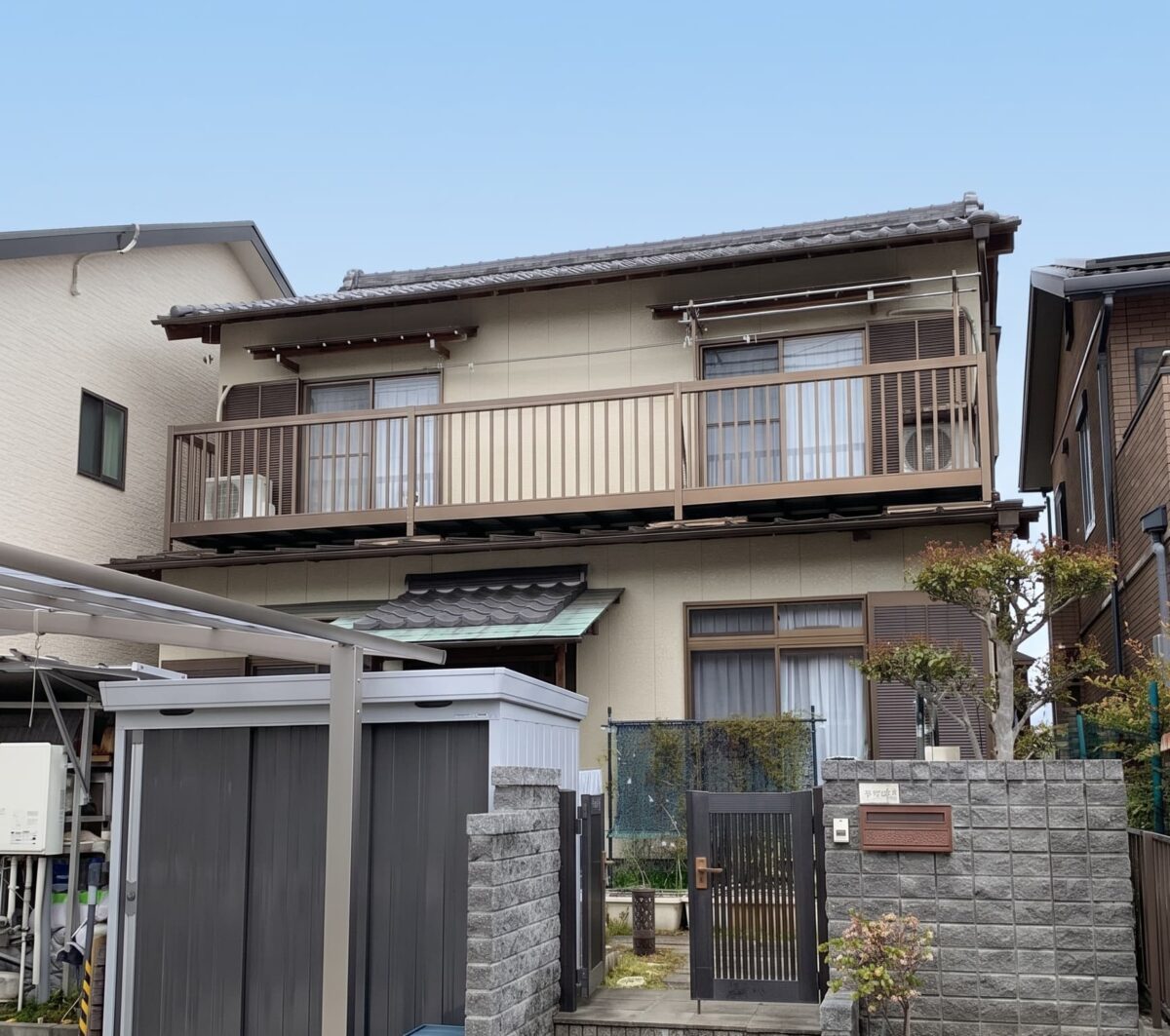 最高峰シリコン塗料が魅せる、瓦屋根と調和した遮熱和モダン外観！