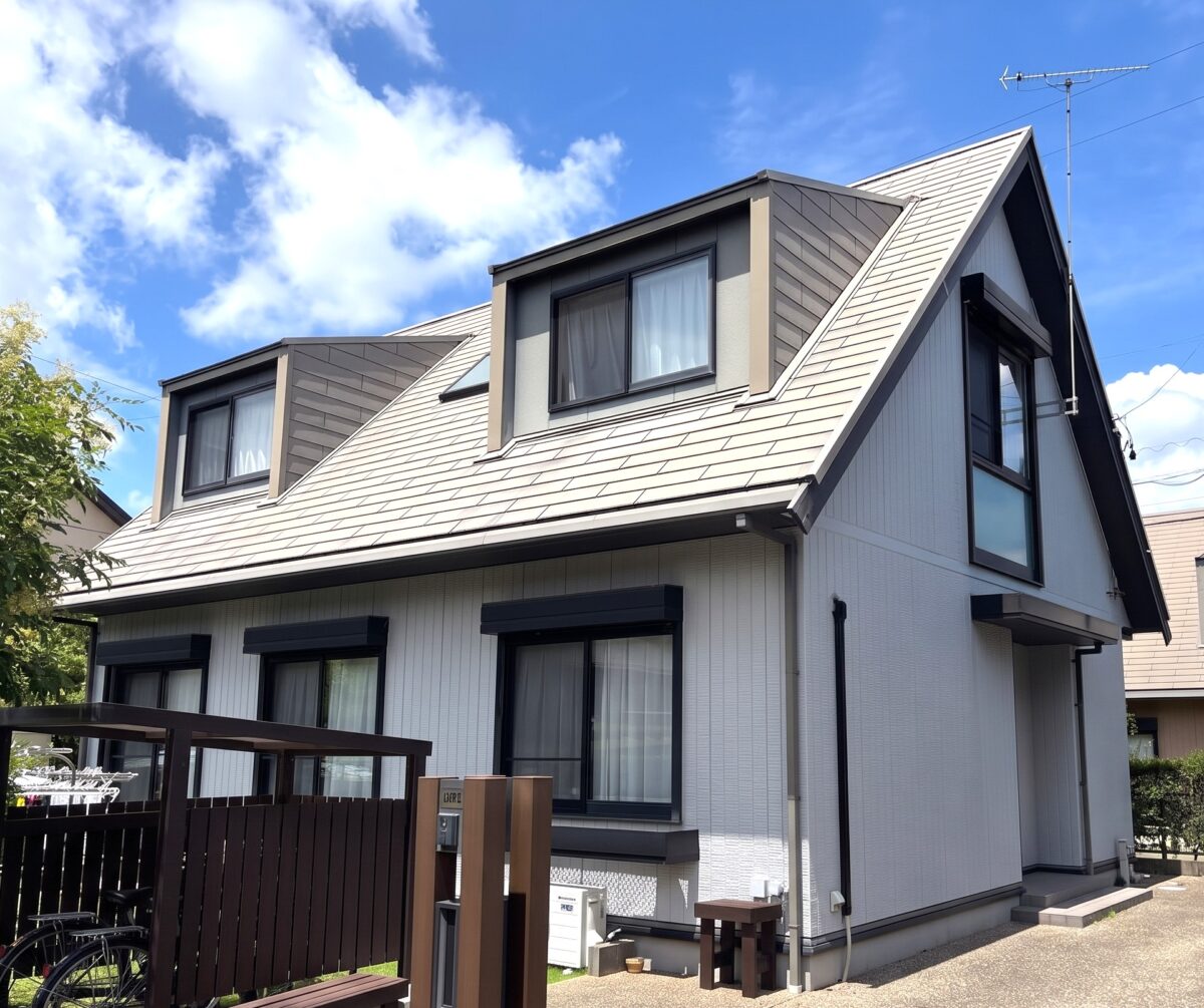 欧風の気品漂う！大屋根が美しく佇むシック＆クラシカル邸宅