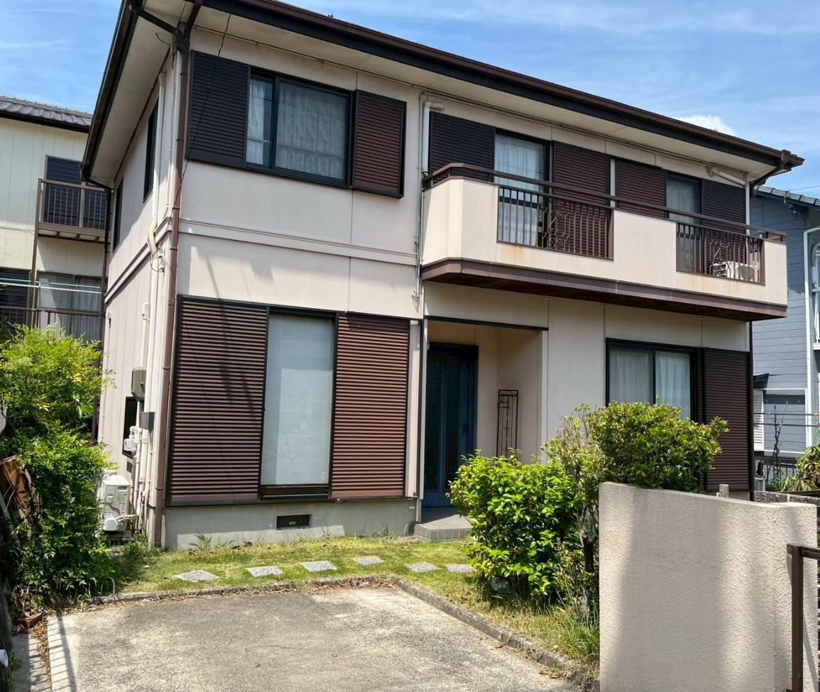 色の塗り替えで、モダンかつ重厚感溢れる装いへ劇的変身！