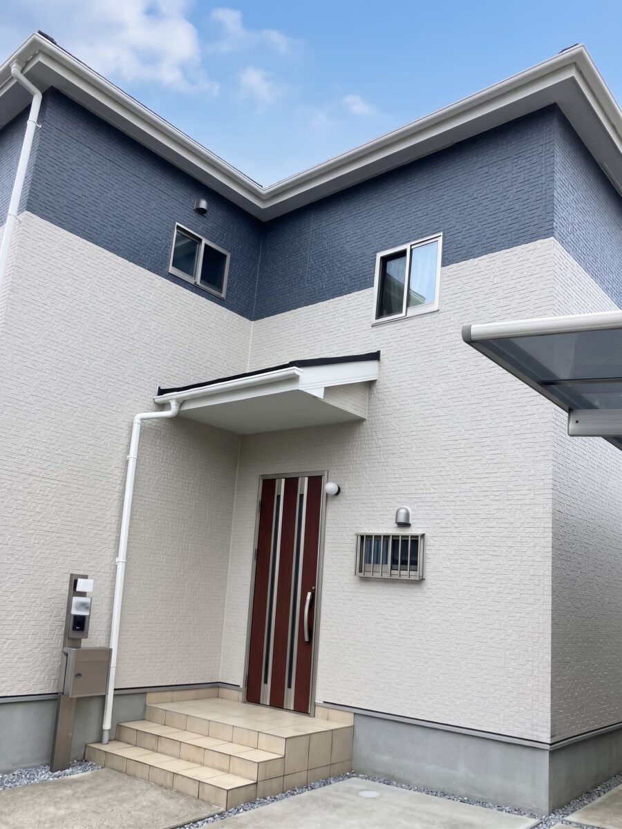 彩り一新！ツートンカラーで叶える、洗練された都会派デザイン住宅
