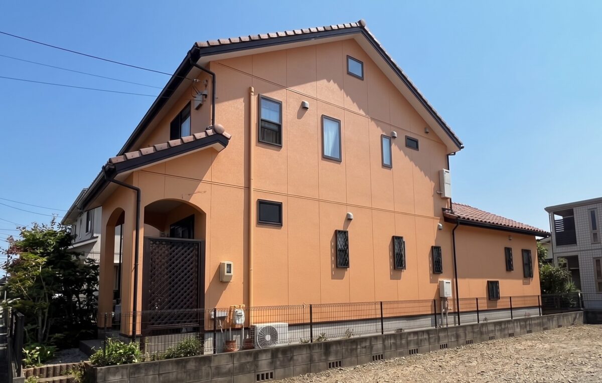 地中海風の温もりが溢れる！オレンジ華やぐプロバンス調邸宅