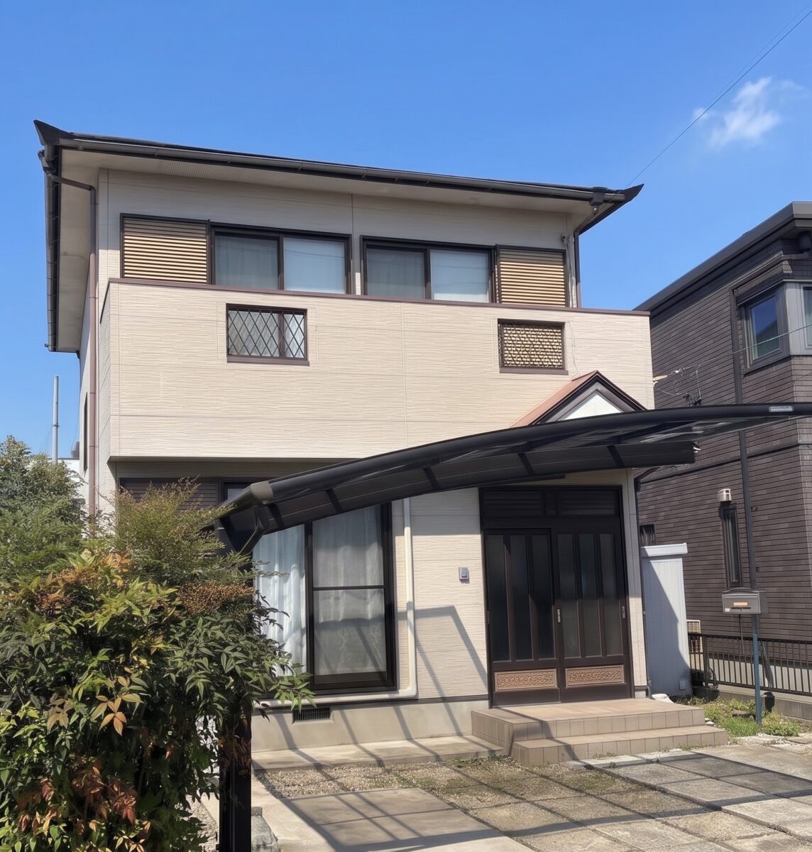 淡い緑が街並みに映える！清涼感あふれるナチュラル和美邸