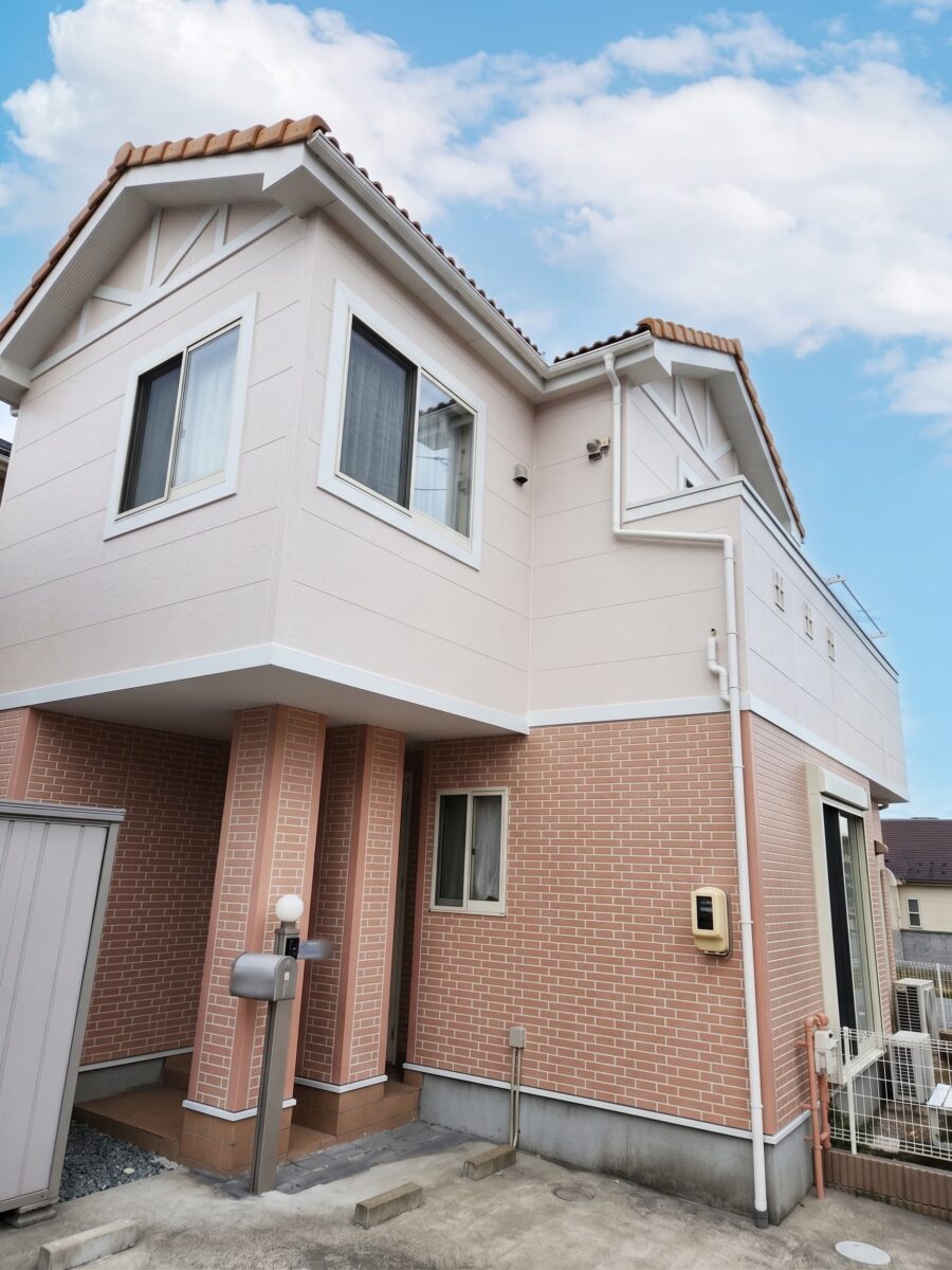 レンガ調の風合いが蘇る！多彩仕上げで魅せる洋風エレガント邸宅