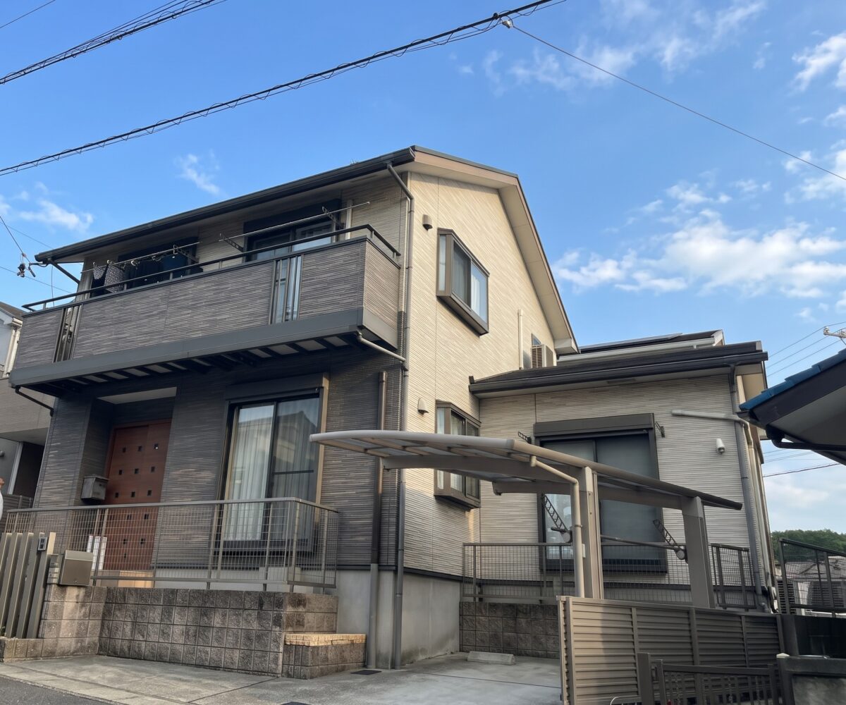 質感際立つツートン再生！輝きと重厚感が満ちる上質邸宅